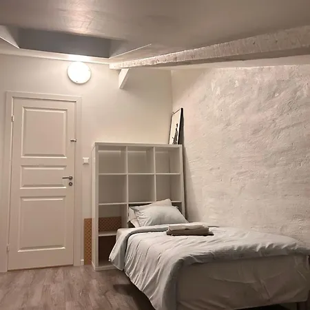 Ubytování v soukromí Single-bed In Located In *